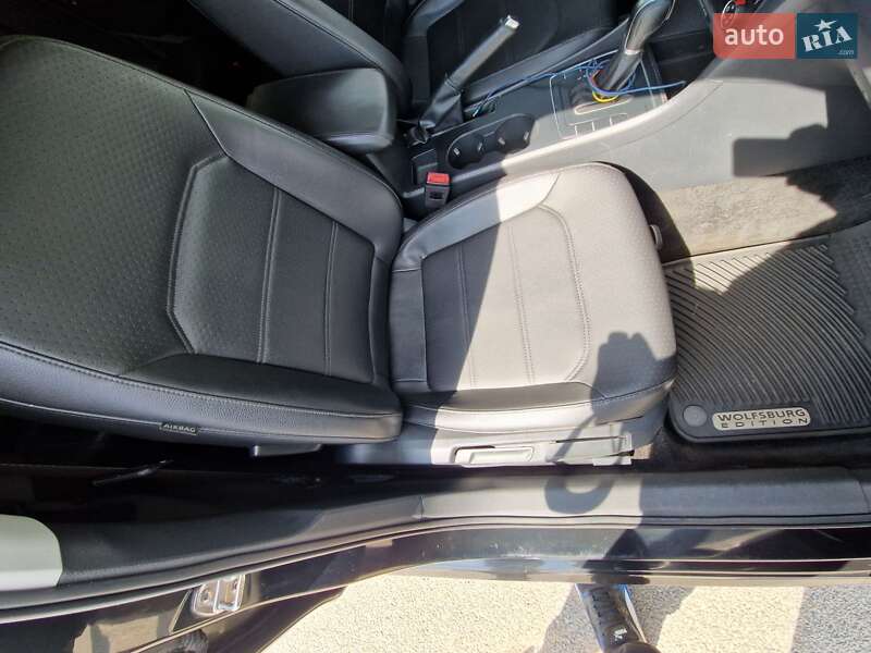 Седан Volkswagen Passat 2014 в Днепре