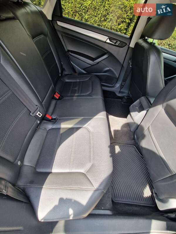 Седан Volkswagen Passat 2014 в Днепре