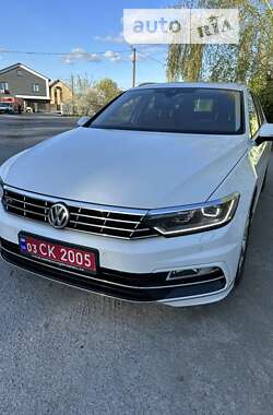 Універсал Volkswagen Passat 2015 в Звягелі