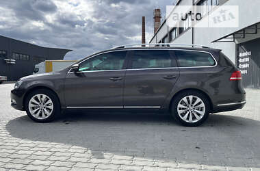 Универсал Volkswagen Passat 2012 в Бориславе