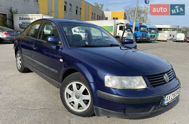 Седан Volkswagen Passat 2000 в Днепре