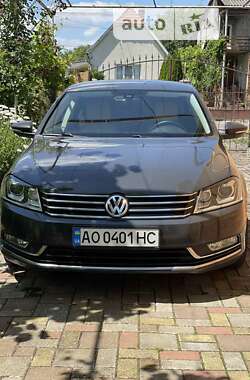 Седан Volkswagen Passat 2013 в Ужгороде