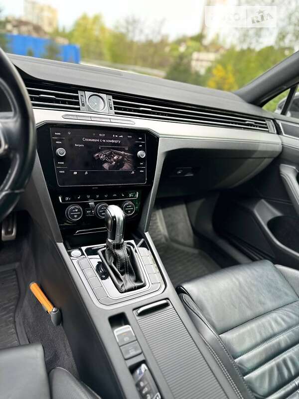 Универсал Volkswagen Passat 2018 в Киеве