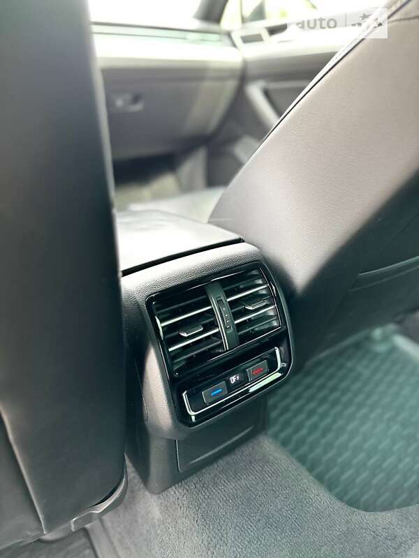 Универсал Volkswagen Passat 2018 в Киеве