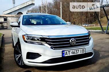 Седан Volkswagen Passat 2019 в Ивано-Франковске