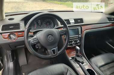 Седан Volkswagen Passat 2013 в Ивано-Франковске