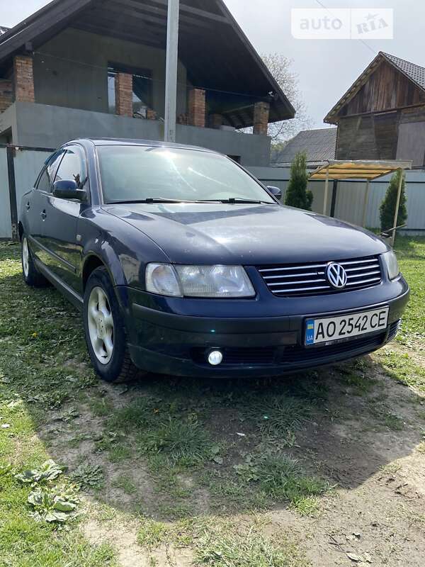 Седан Volkswagen Passat 1998 в Тячеве