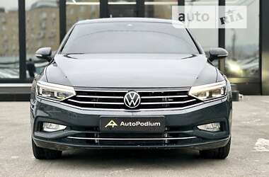 Седан Volkswagen Passat 2020 в Киеве