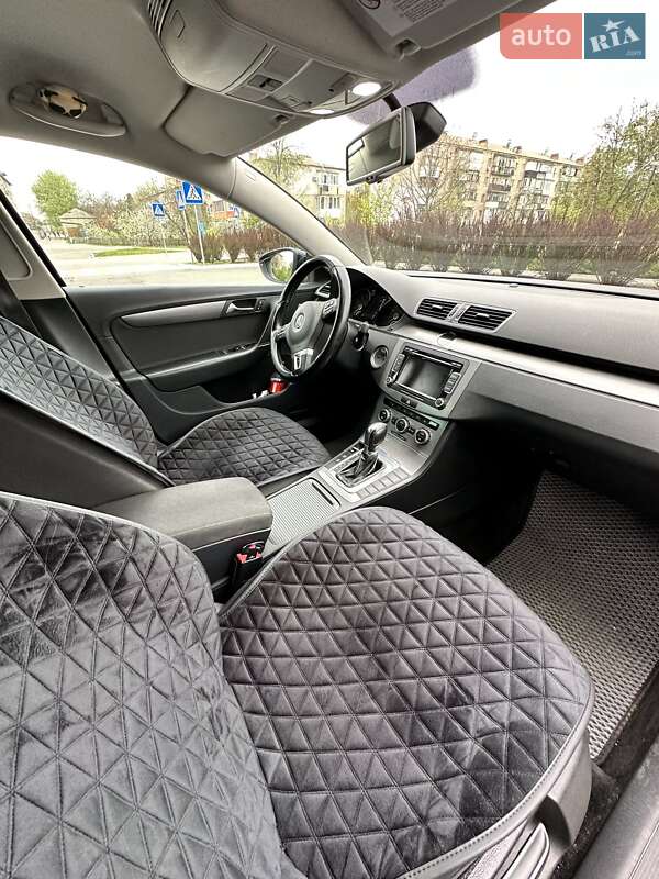 Универсал Volkswagen Passat 2012 в Киеве