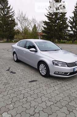 Седан Volkswagen Passat 2012 в Дубно