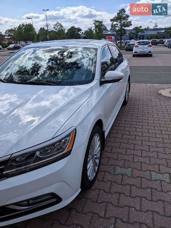 Седан Volkswagen Passat 2016 в Киеве