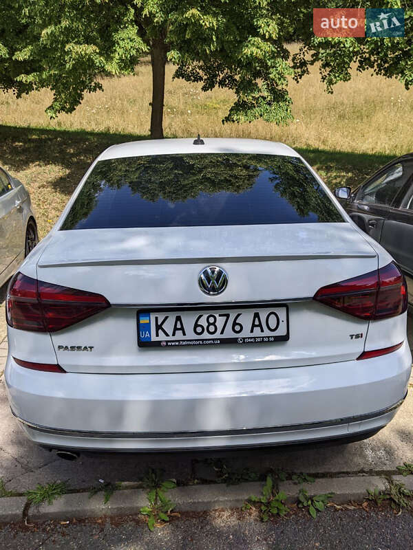 Седан Volkswagen Passat 2016 в Киеве