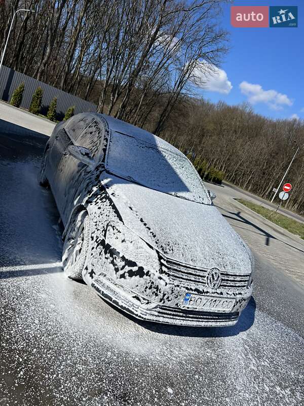 Седан Volkswagen Passat 2011 в Тернополе