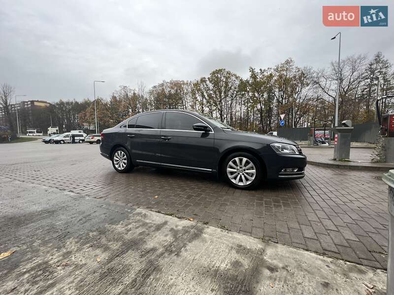 Седан Volkswagen Passat 2011 в Тернополе