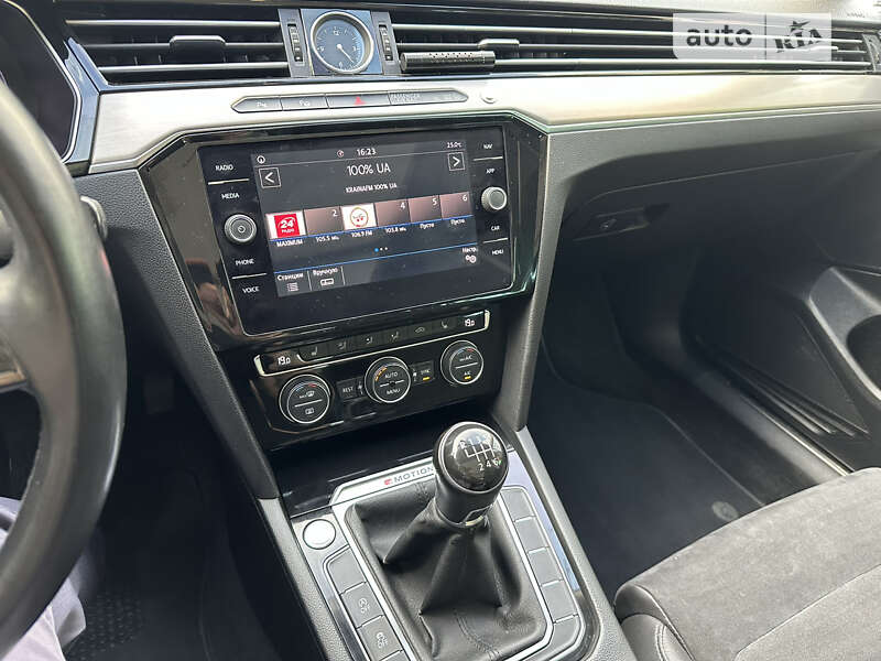 Универсал Volkswagen Passat 2017 в Павлограде