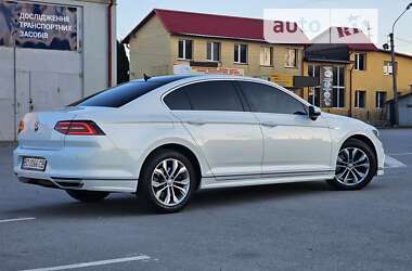 Седан Volkswagen Passat 2016 в Тернополі