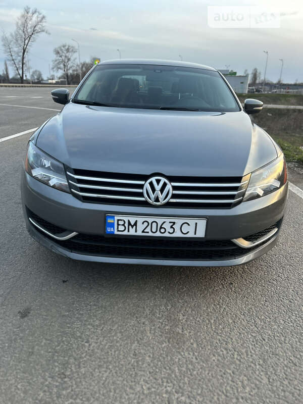 Седан Volkswagen Passat 2015 в Ромнах