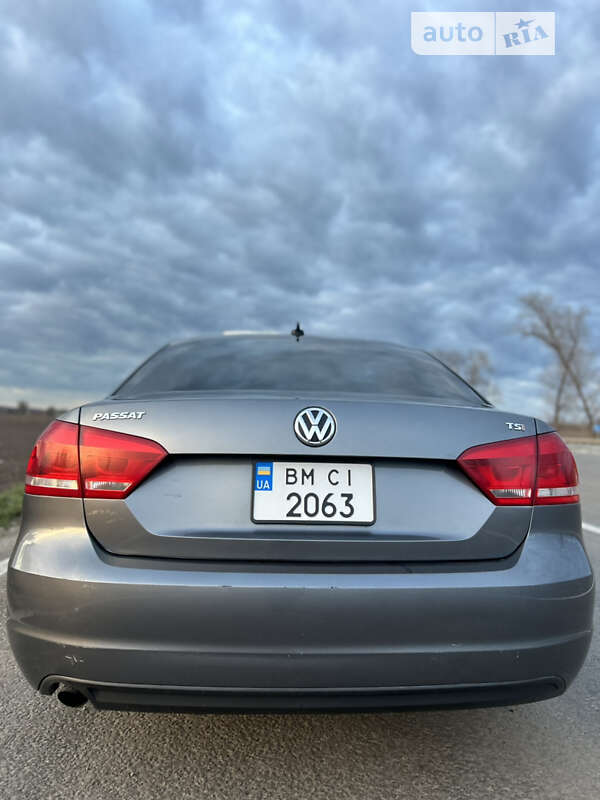 Седан Volkswagen Passat 2015 в Ромнах