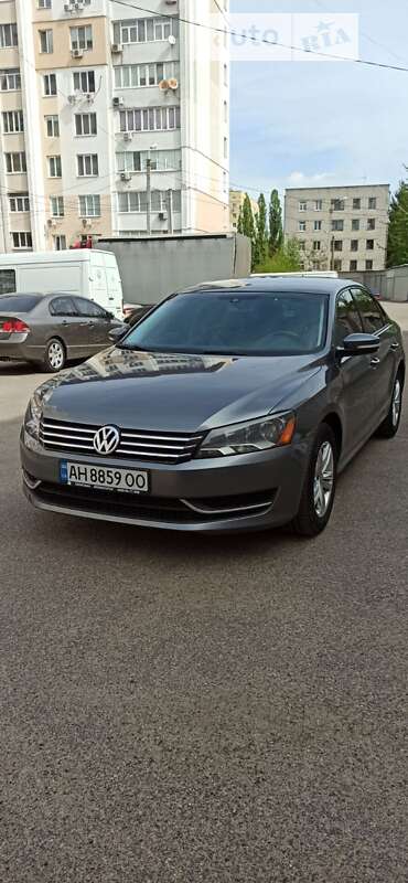 Седан Volkswagen Passat 2014 в Харкові