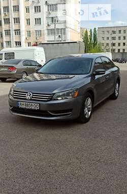 Седан Volkswagen Passat 2014 в Харкові