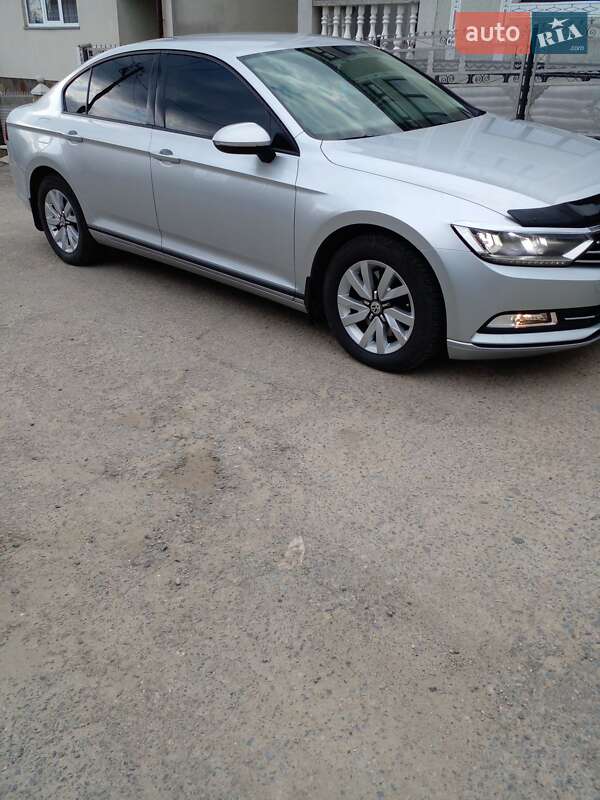 Седан Volkswagen Passat 2015 в Тячеве