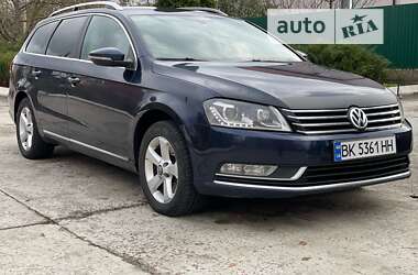 Универсал Volkswagen Passat 2012 в Рафаловке