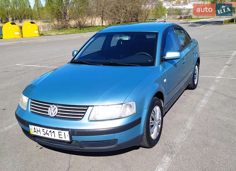 Седан Volkswagen Passat 2000 в Киеве