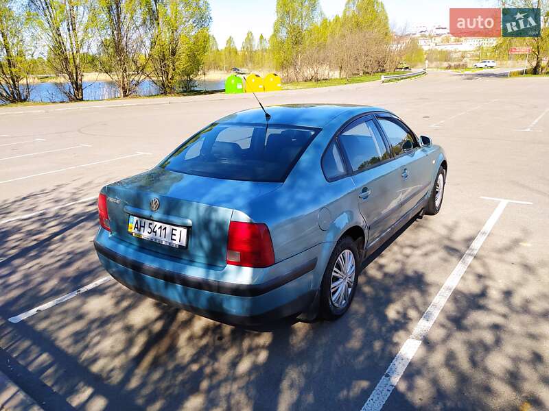 Седан Volkswagen Passat 2000 в Киеве