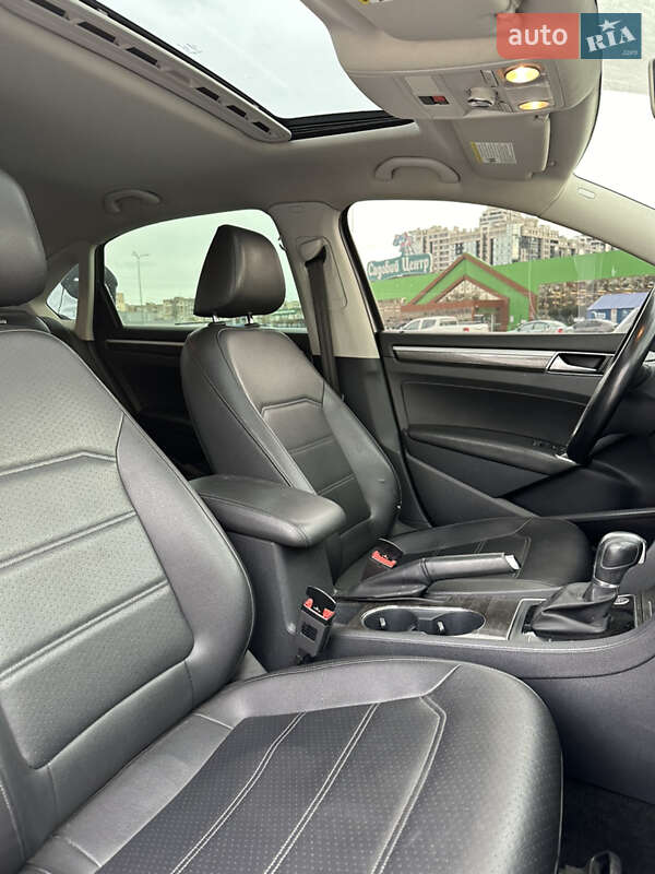 Седан Volkswagen Passat 2016 в Одессе