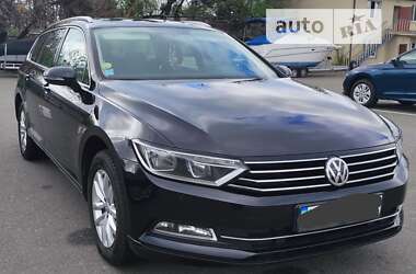 Универсал Volkswagen Passat 2018 в Киеве