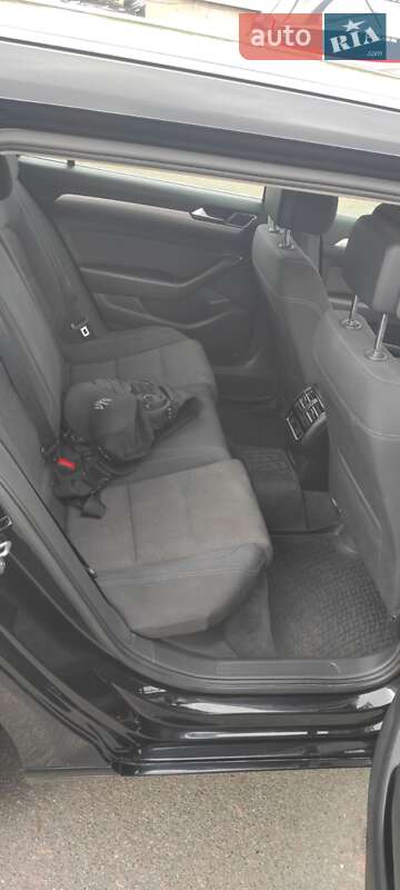 Универсал Volkswagen Passat 2018 в Киеве