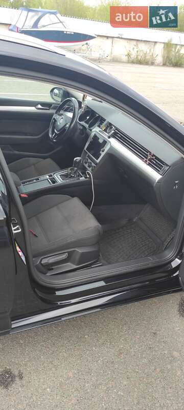 Универсал Volkswagen Passat 2018 в Киеве