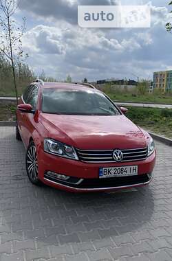 Универсал Volkswagen Passat 2012 в Ровно