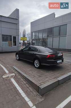 Седан Volkswagen Passat 2017 в Киеве