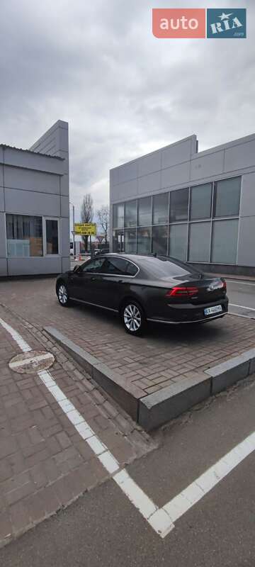 Седан Volkswagen Passat 2017 в Києві