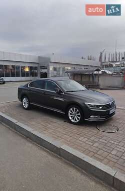 Седан Volkswagen Passat 2017 в Киеве