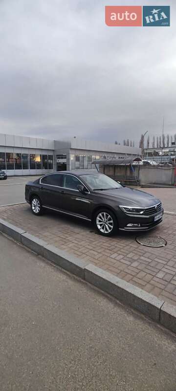 Седан Volkswagen Passat 2017 в Києві