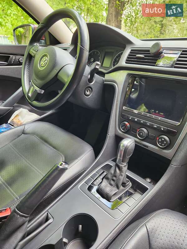 Седан Volkswagen Passat 2013 в Киеве