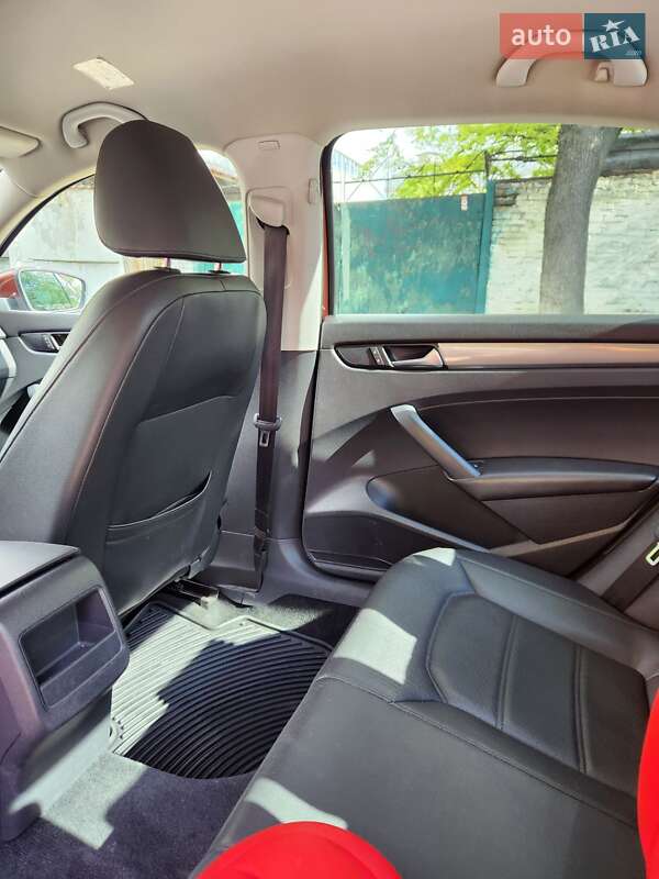 Седан Volkswagen Passat 2013 в Киеве