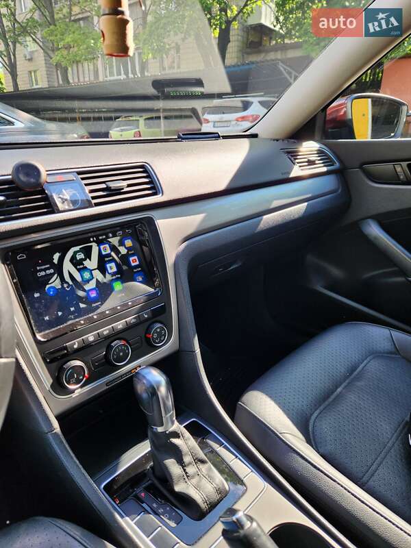Седан Volkswagen Passat 2013 в Киеве