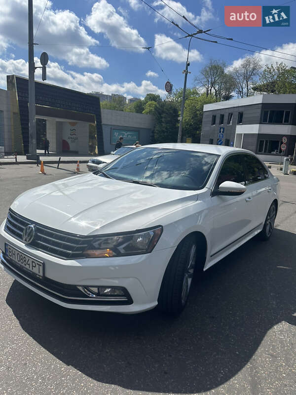 Седан Volkswagen Passat 2016 в Одессе