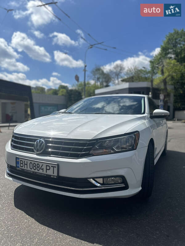 Седан Volkswagen Passat 2016 в Одессе