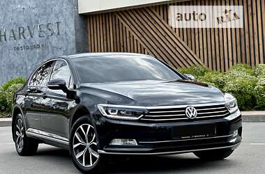 Седан Volkswagen Passat 2018 в Киеве