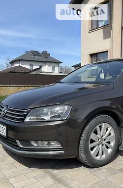 Седан Volkswagen Passat 2012 в Тернополе