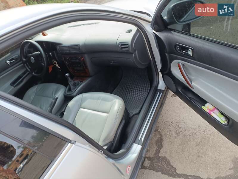 Седан Volkswagen Passat 2004 в Умані