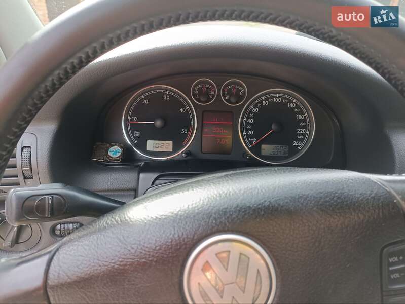 Седан Volkswagen Passat 2004 в Умані