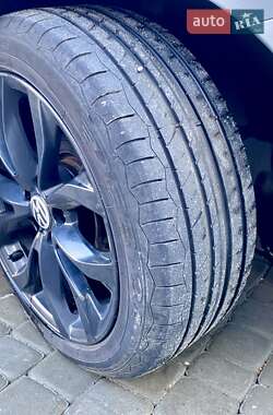 Универсал Volkswagen Passat 2017 в Староконстантинове