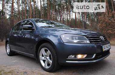 Седан Volkswagen Passat 2012 в Києві