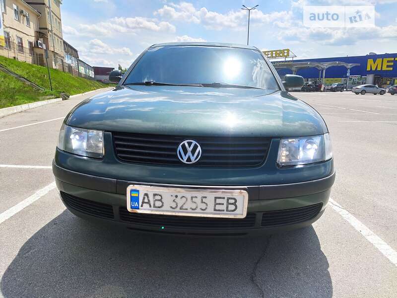 Седан Volkswagen Passat 1998 в Виннице