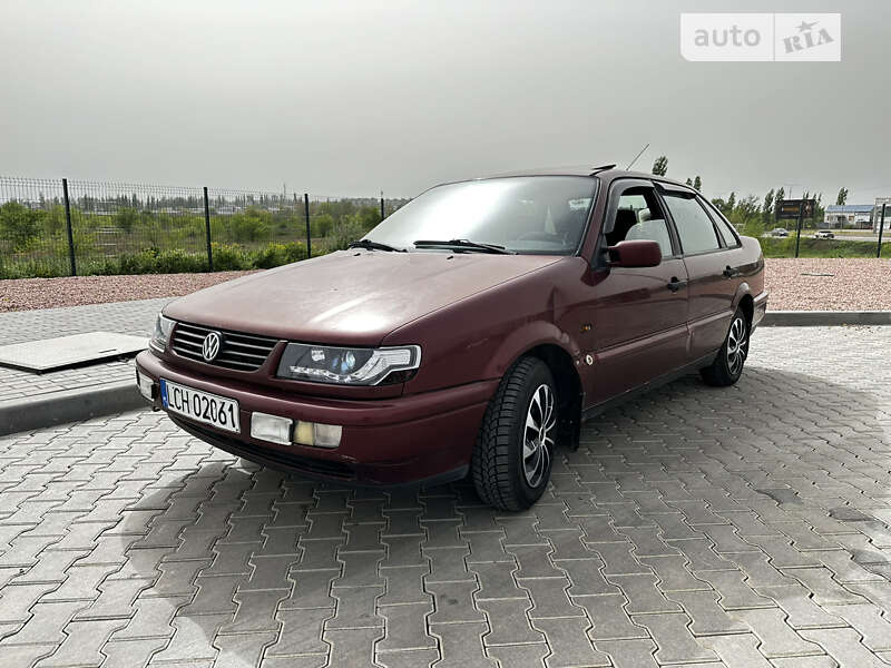 Седан Volkswagen Passat 1995 в Николаеве